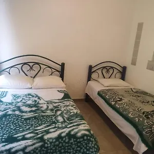 Maple Hostal